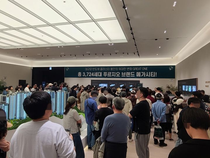 주말 동안 1.2만 명 방문…‘용인 푸르지오 원클러스터 2단지’ 견본주택 북적.jpg